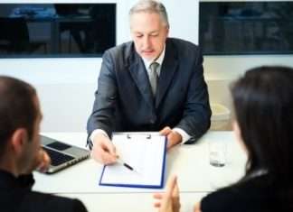 Що робити, якщо у вас є кредит в закритому банку: платити чи не платити?