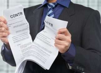 Банк вимагає дострокового погашення кредиту. Що робити позичальникові?