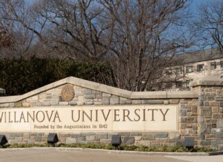 Це та сама група, яка громить американські університети