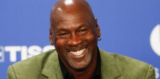 Якби статки Майкла Джордана рівномірно розподілили по всій Америці, скільки грошей отримала б кожна людина?