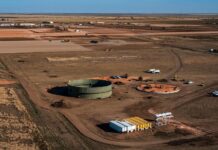 Секретар департаменту торгівлі заробляє на угодах центрів обробки даних AI