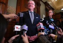 Il New Jersey vieta i telefoni degli studenti nelle scuole, unendosi alla tendenza nazionale