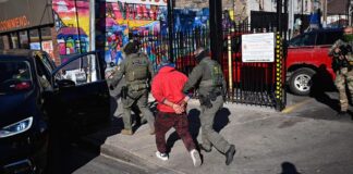 ICE wykorzystuje teraz sztuczną inteligencję do przetwarzania raportów o naruszeniach imigracyjnych