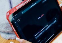 Залежність Підлітків від ІІ-Чатботів для Навчання Зростає