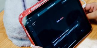 Зависимость Подростков от ИИ-Чатботов для Учёбы Растёт