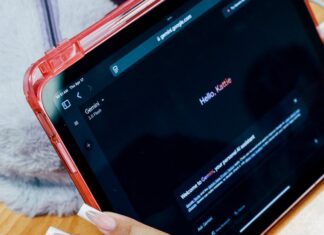 Залежність Підлітків від ІІ-Чатботів для Навчання Зростає