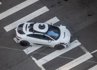 Сліпа зона безпілотників Waymo: автономні автомобілі не справляються з базовою безпекою