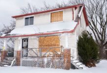 Криптовалютна Імперія Нерухомості Рухнула: Мешканці Детройту Кинуті в Будинках, що руйнуються