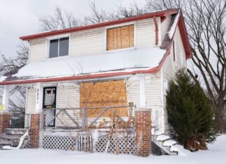 Криптовалютна Імперія Нерухомості Рухнула: Мешканці Детройту Кинуті в Будинках, що руйнуються