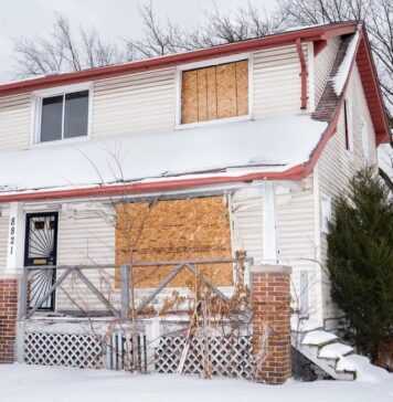 Криптовалютна Імперія Нерухомості Рухнула: Мешканці Детройту Кинуті в Будинках, що руйнуються