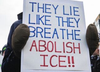 Агенти ICE мають право брехати, щоб отримати доступ