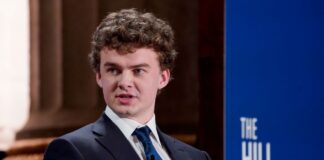 Bývalý úředník pomáhá při vyšetřování podvodů pravice