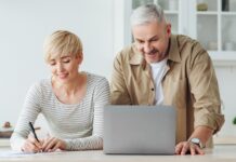 Navigare verso i 50 anni: benchmark finanziari e strategie per la stabilità