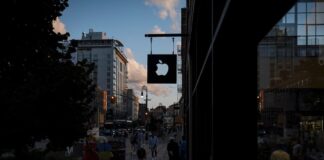Apple знято з гачка: суддя відхилив позов про захист дітей