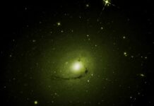 Як чорна діра в NGC 4696 переробляє паливо, уникаючи голодування