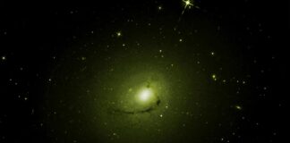 Como o buraco negro da NGC 4696 recicla combustível para evitar a fome