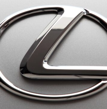 Почему владение Lexus ES350 и BMW 3 Series обходится дешевле, чем вы думаете