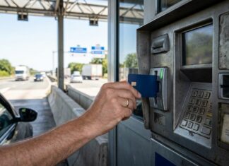 Чому вашу дебетову карту відхиляють на платних дорогах та як це виправити