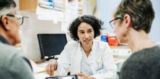 Mengapa dokter membuang asuransi untuk perawatan primer langsung
